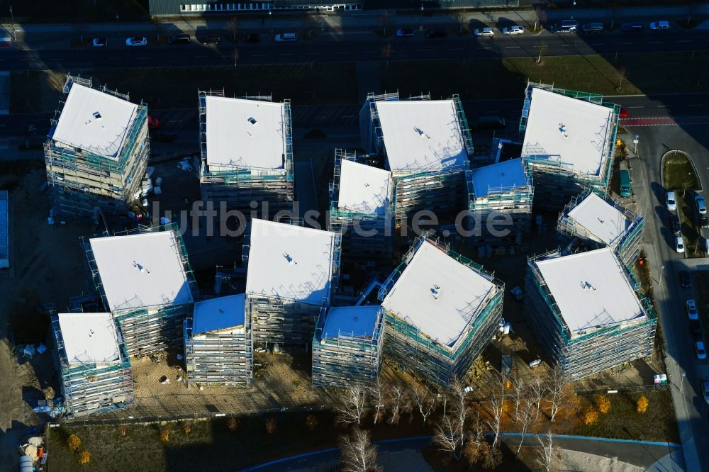 Berlin aus der Vogelperspektive: Baustelle zum Neubau einer Mehrfamilienhaus-Wohnanlage „ Future Living Homes “ im Ortsteil Adlershof - Johannestal in Berlin, Deutschland