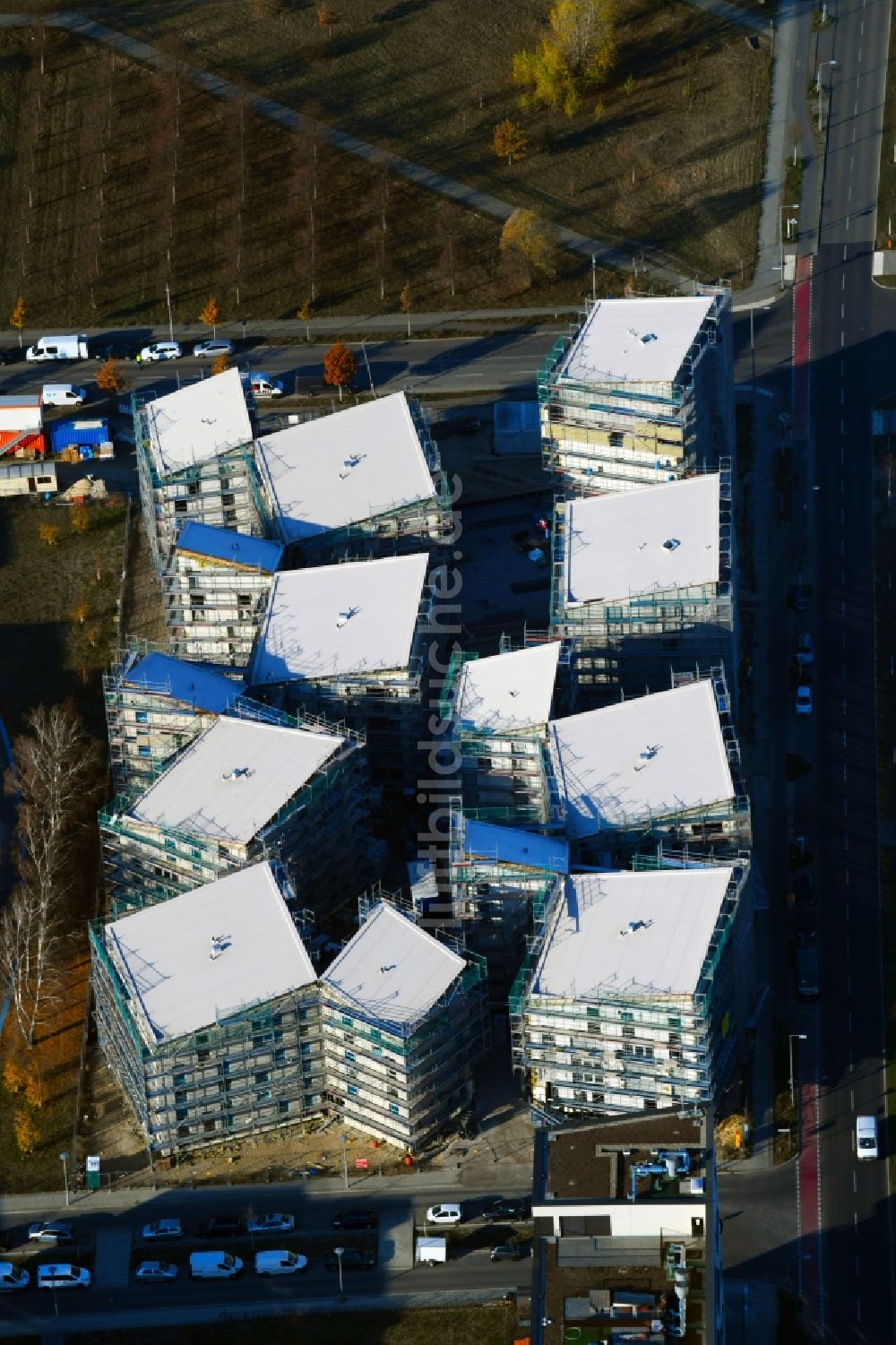 Berlin aus der Vogelperspektive: Baustelle zum Neubau einer Mehrfamilienhaus-Wohnanlage „ Future Living Homes “ im Ortsteil Adlershof - Johannestal in Berlin, Deutschland