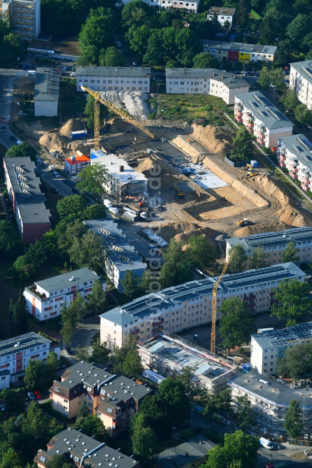 Luftaufnahme Berlin - Baustelle zum Neubau einer Mehrfamilienhaus-Wohnanlage Gartenstadt Lichterfelde im Ortsteil Lichterfelde in Berlin, Deutschland