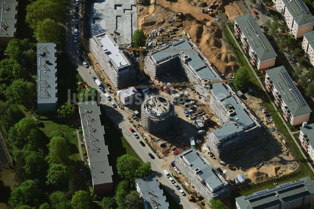 Berlin aus der Vogelperspektive: Baustelle zum Neubau einer Mehrfamilienhaus-Wohnanlage Gartenstadt Lichterfelde im Ortsteil Lichterfelde in Berlin, Deutschland