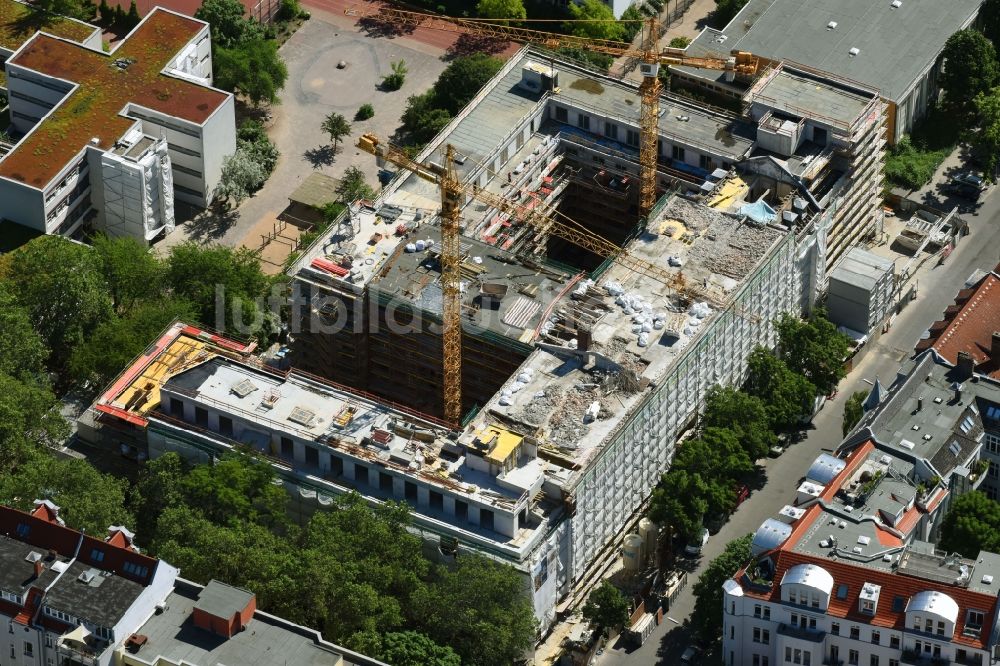 Berlin von oben - Baustelle zum Neubau einer Mehrfamilienhaus-Wohnanlage Geisberg Berlin an der Geisbergstraße im Ortsteil Tempelhof-Schöneberg in Berlin, Deutschland