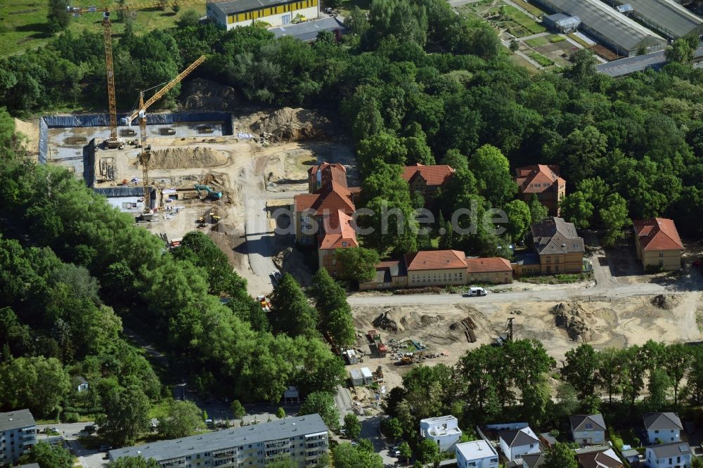 Luftbild Berlin - Baustelle zum Neubau einer Mehrfamilienhaus-Wohnanlage auf dem Gelände der ehemaligen Kinderklinik Lindenhof an der Gotlindestraße im Ortsteil Lichtenberg in Berlin, Deutschland