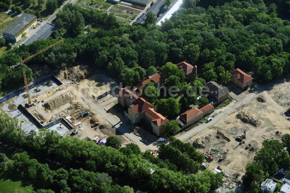 Berlin von oben - Baustelle zum Neubau einer Mehrfamilienhaus-Wohnanlage auf dem Gelände der ehemaligen Kinderklinik Lindenhof an der Gotlindestraße im Ortsteil Lichtenberg in Berlin, Deutschland