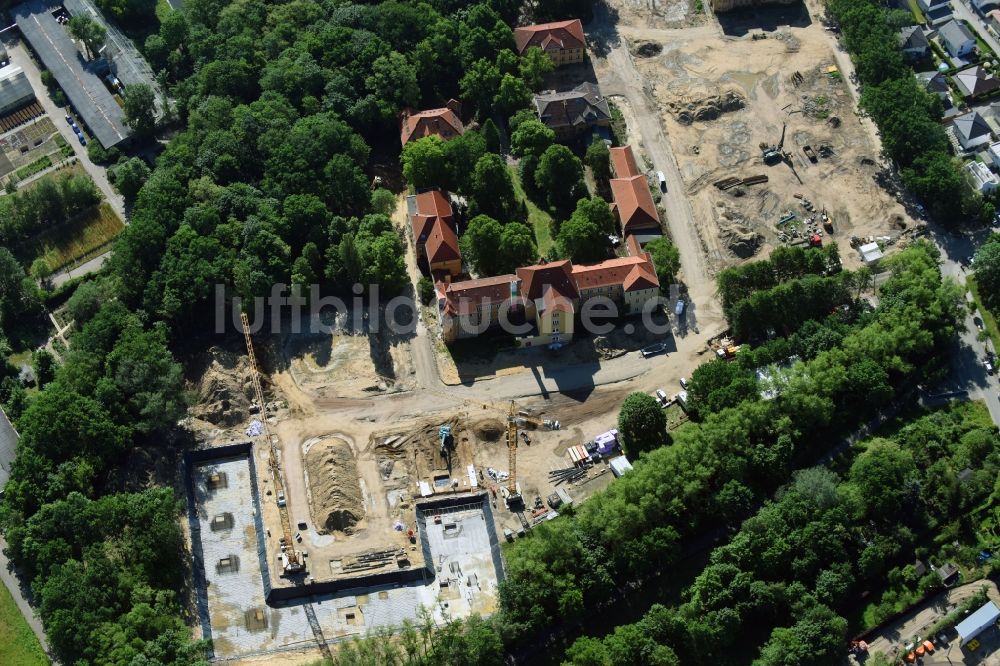 Berlin von oben - Baustelle zum Neubau einer Mehrfamilienhaus-Wohnanlage auf dem Gelände der ehemaligen Kinderklinik Lindenhof an der Gotlindestraße im Ortsteil Lichtenberg in Berlin, Deutschland