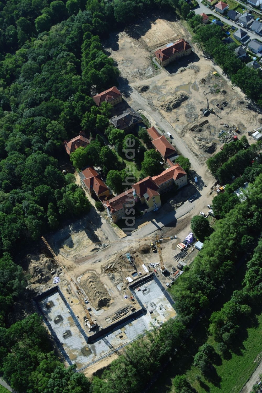 Berlin aus der Vogelperspektive: Baustelle zum Neubau einer Mehrfamilienhaus-Wohnanlage auf dem Gelände der ehemaligen Kinderklinik Lindenhof an der Gotlindestraße im Ortsteil Lichtenberg in Berlin, Deutschland