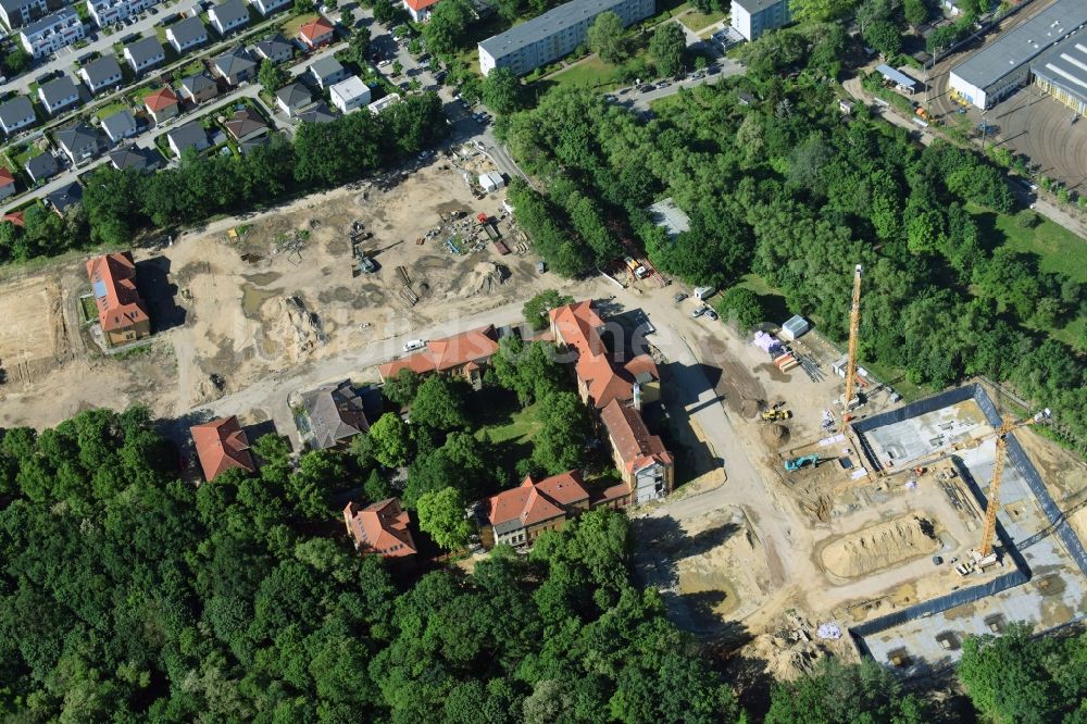 Luftaufnahme Berlin - Baustelle zum Neubau einer Mehrfamilienhaus-Wohnanlage auf dem Gelände der ehemaligen Kinderklinik Lindenhof an der Gotlindestraße im Ortsteil Lichtenberg in Berlin, Deutschland