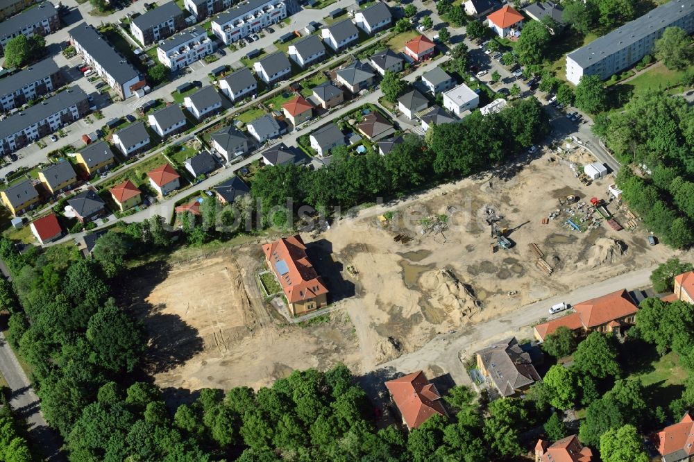 Berlin von oben - Baustelle zum Neubau einer Mehrfamilienhaus-Wohnanlage auf dem Gelände der ehemaligen Kinderklinik Lindenhof an der Gotlindestraße im Ortsteil Lichtenberg in Berlin, Deutschland