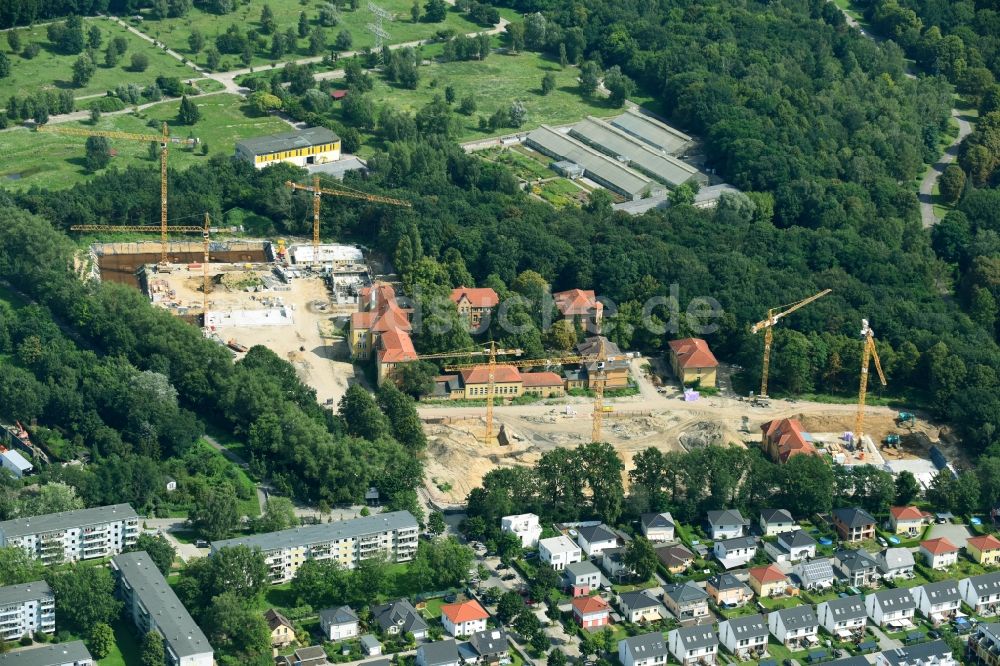 Luftaufnahme Berlin - Baustelle zum Neubau einer Mehrfamilienhaus-Wohnanlage auf dem Gelände der ehemaligen Kinderklinik Lindenhof an der Gotlindestraße im Ortsteil Lichtenberg in Berlin, Deutschland