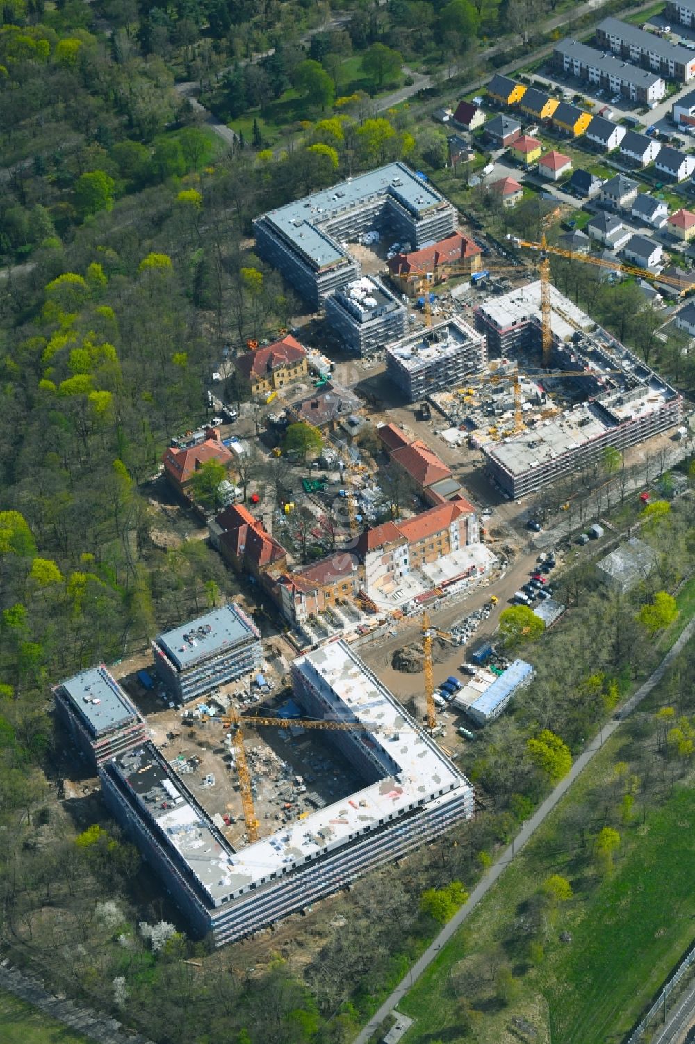 Luftbild Berlin - Baustelle zum Neubau einer Mehrfamilienhaus-Wohnanlage auf dem Gelände der ehemaligen Kinderklinik Lindenhof an der Gotlindestraße im Ortsteil Lichtenberg in Berlin, Deutschland