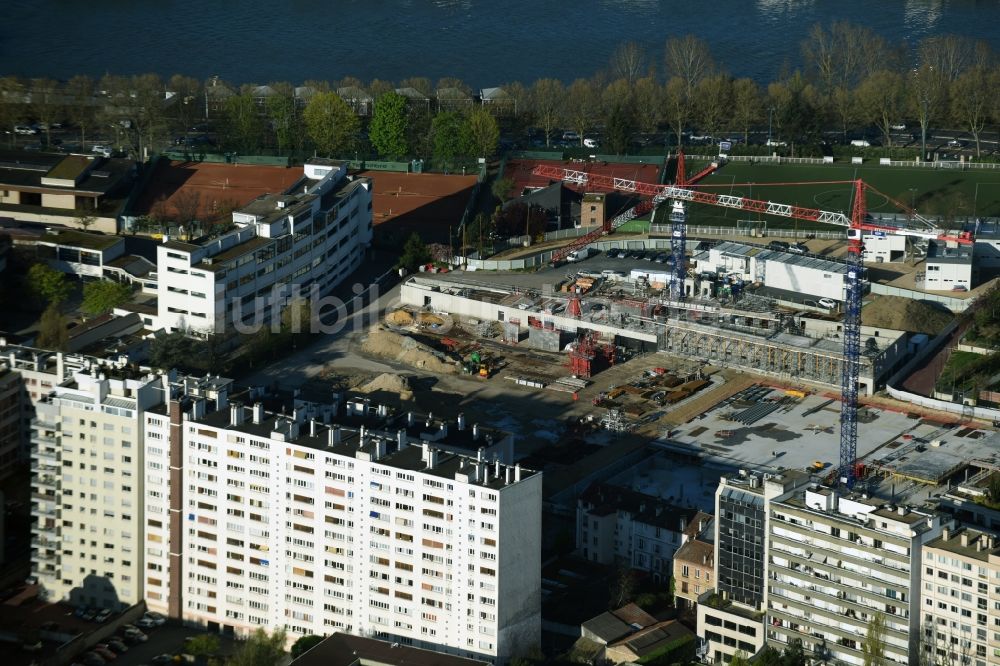 Luftaufnahme Boulogne-Billancourt - Baustelle zum Neubau einer Mehrfamilienhaus-Wohnanlage auf dem Gelände des ehemaligen Stade Le Gallo an der Rue de Sèvres in Boulogne-Billancourt in Ile-de-France, Frankreich