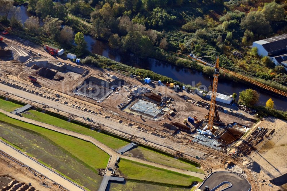 Hamburg aus der Vogelperspektive: Baustelle zum Neubau einer Mehrfamilienhaus-Wohnanlage Glasbläserhöfe am Schleusengraben im Ortsteil Bergedorf in Hamburg, Deutschland