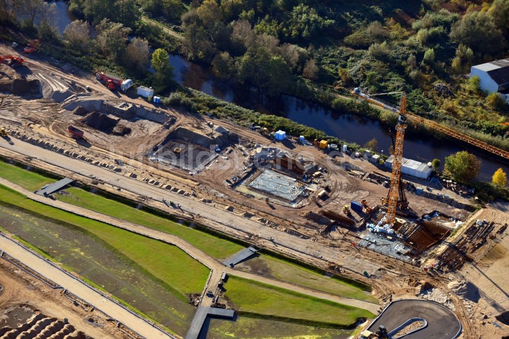 Luftbild Hamburg - Baustelle zum Neubau einer Mehrfamilienhaus-Wohnanlage Glasbläserhöfe am Schleusengraben im Ortsteil Bergedorf in Hamburg, Deutschland