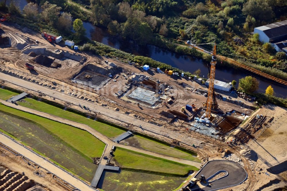 Luftaufnahme Hamburg - Baustelle zum Neubau einer Mehrfamilienhaus-Wohnanlage Glasbläserhöfe am Schleusengraben im Ortsteil Bergedorf in Hamburg, Deutschland