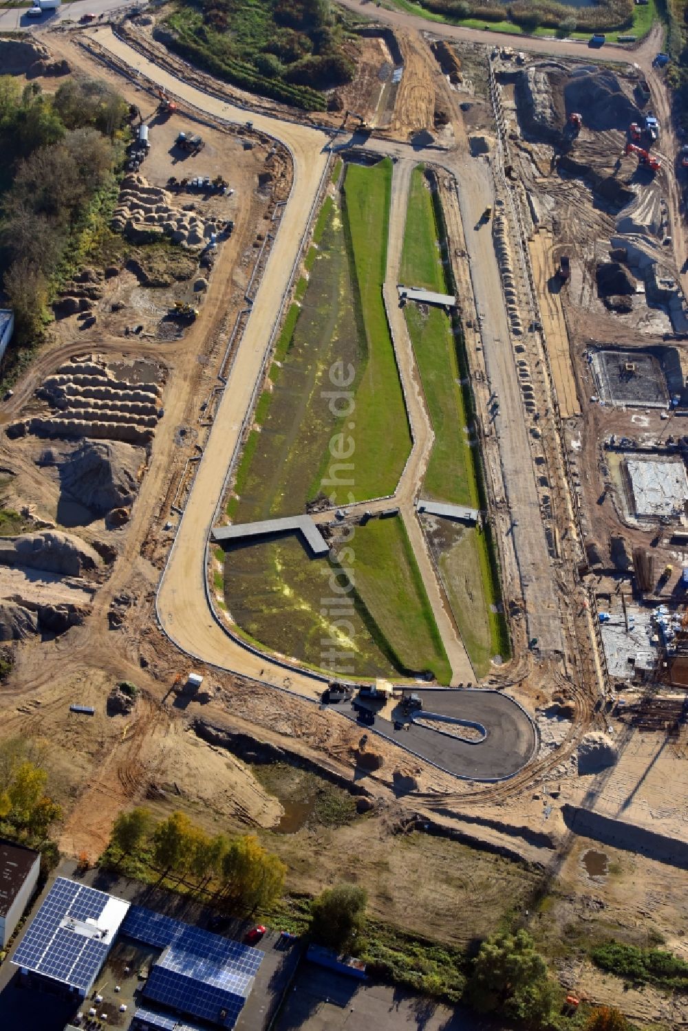 Hamburg von oben - Baustelle zum Neubau einer Mehrfamilienhaus-Wohnanlage Glasbläserhöfe am Schleusengraben im Ortsteil Bergedorf in Hamburg, Deutschland