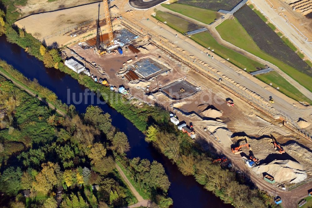 Luftbild Hamburg - Baustelle zum Neubau einer Mehrfamilienhaus-Wohnanlage Glasbläserhöfe am Schleusengraben im Ortsteil Bergedorf in Hamburg, Deutschland