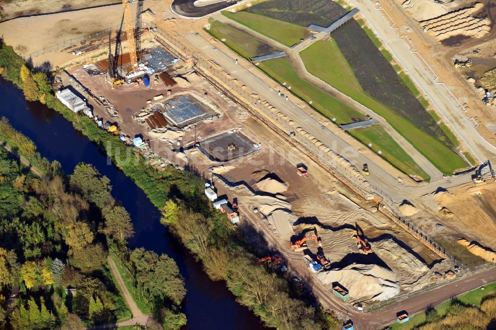 Luftaufnahme Hamburg - Baustelle zum Neubau einer Mehrfamilienhaus-Wohnanlage Glasbläserhöfe am Schleusengraben im Ortsteil Bergedorf in Hamburg, Deutschland