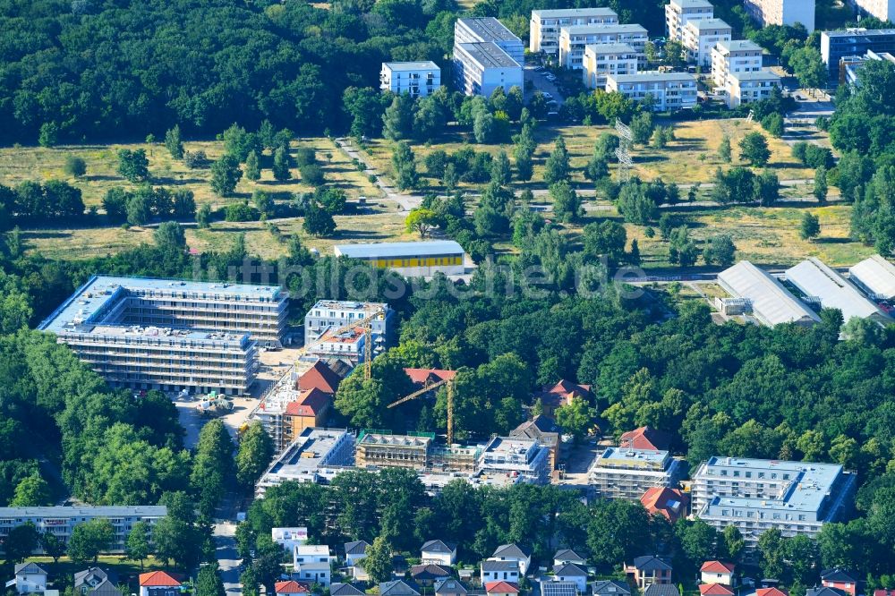 Luftbild Berlin - Baustelle zum Neubau einer Mehrfamilienhaus-Wohnanlage an der Gotlindestraße im Ortsteil Lichtenberg in Berlin, Deutschland