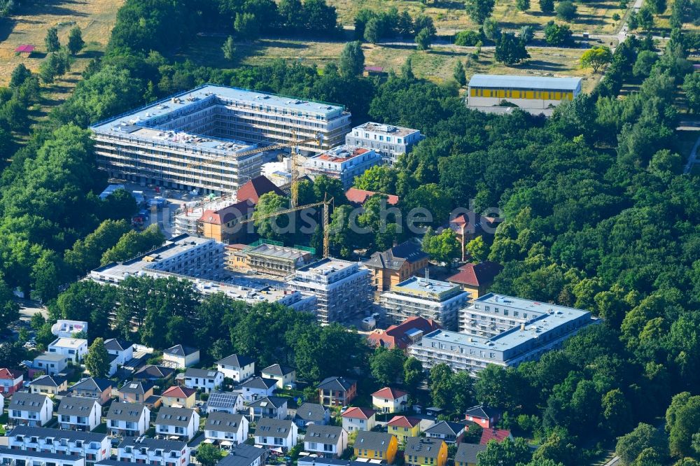 Luftaufnahme Berlin - Baustelle zum Neubau einer Mehrfamilienhaus-Wohnanlage an der Gotlindestraße im Ortsteil Lichtenberg in Berlin, Deutschland