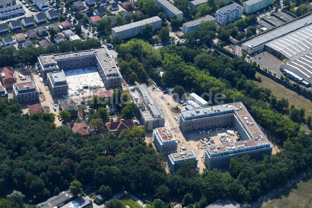 Berlin aus der Vogelperspektive: Baustelle zum Neubau einer Mehrfamilienhaus-Wohnanlage an der Gotlindestraße im Ortsteil Lichtenberg in Berlin, Deutschland