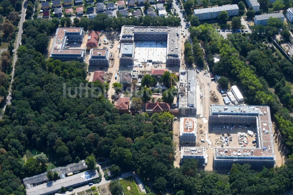 Luftbild Berlin - Baustelle zum Neubau einer Mehrfamilienhaus-Wohnanlage an der Gotlindestraße im Ortsteil Lichtenberg in Berlin, Deutschland