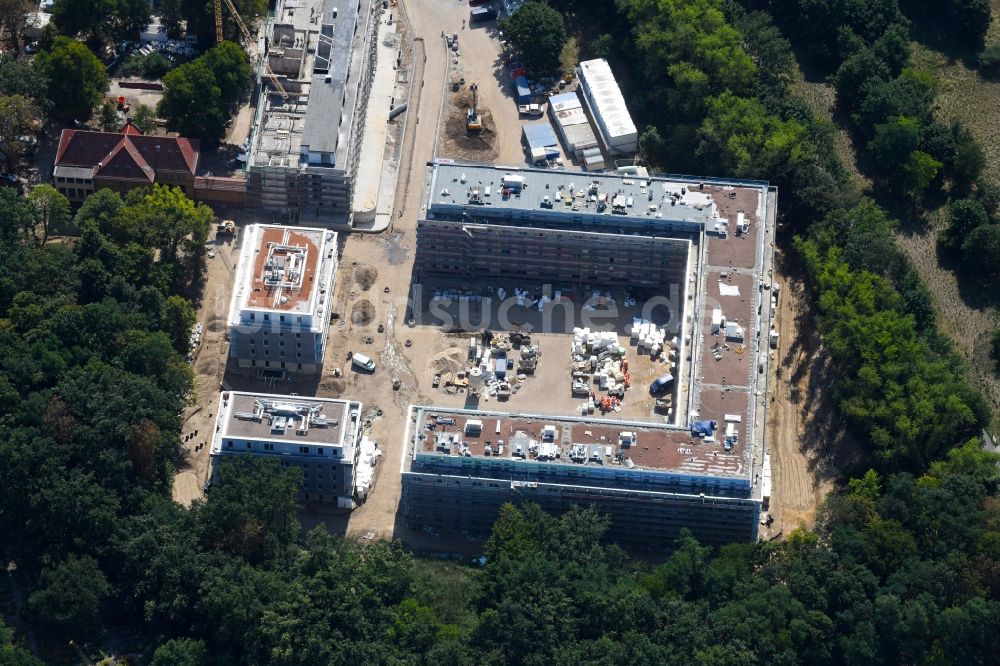 Luftaufnahme Berlin - Baustelle zum Neubau einer Mehrfamilienhaus-Wohnanlage an der Gotlindestraße im Ortsteil Lichtenberg in Berlin, Deutschland