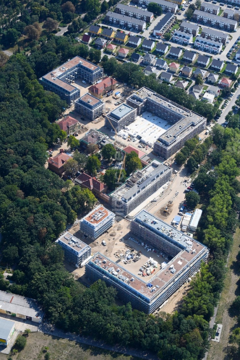 Luftbild Berlin - Baustelle zum Neubau einer Mehrfamilienhaus-Wohnanlage an der Gotlindestraße im Ortsteil Lichtenberg in Berlin, Deutschland