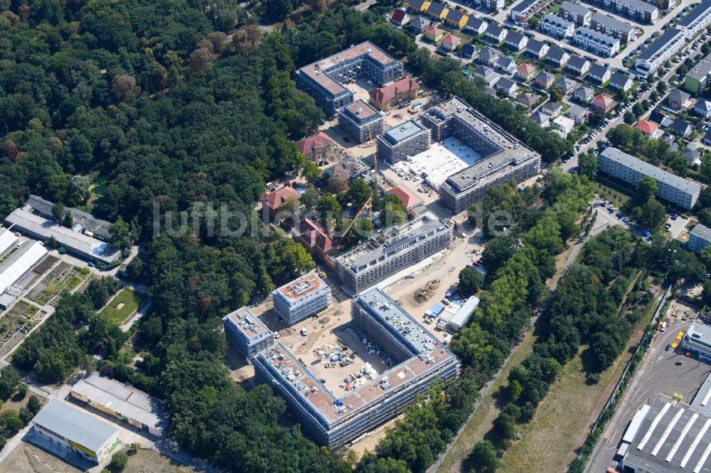 Luftaufnahme Berlin - Baustelle zum Neubau einer Mehrfamilienhaus-Wohnanlage an der Gotlindestraße im Ortsteil Lichtenberg in Berlin, Deutschland