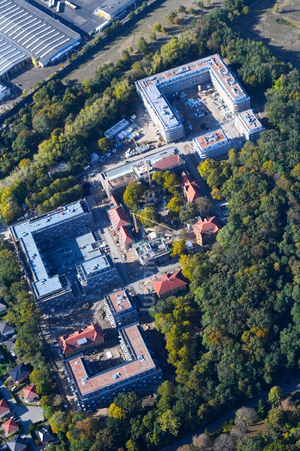 Berlin von oben - Baustelle zum Neubau einer Mehrfamilienhaus-Wohnanlage an der Gotlindestraße im Ortsteil Lichtenberg in Berlin, Deutschland