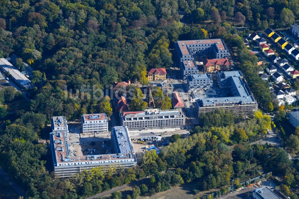 Luftaufnahme Berlin - Baustelle zum Neubau einer Mehrfamilienhaus-Wohnanlage an der Gotlindestraße im Ortsteil Lichtenberg in Berlin, Deutschland