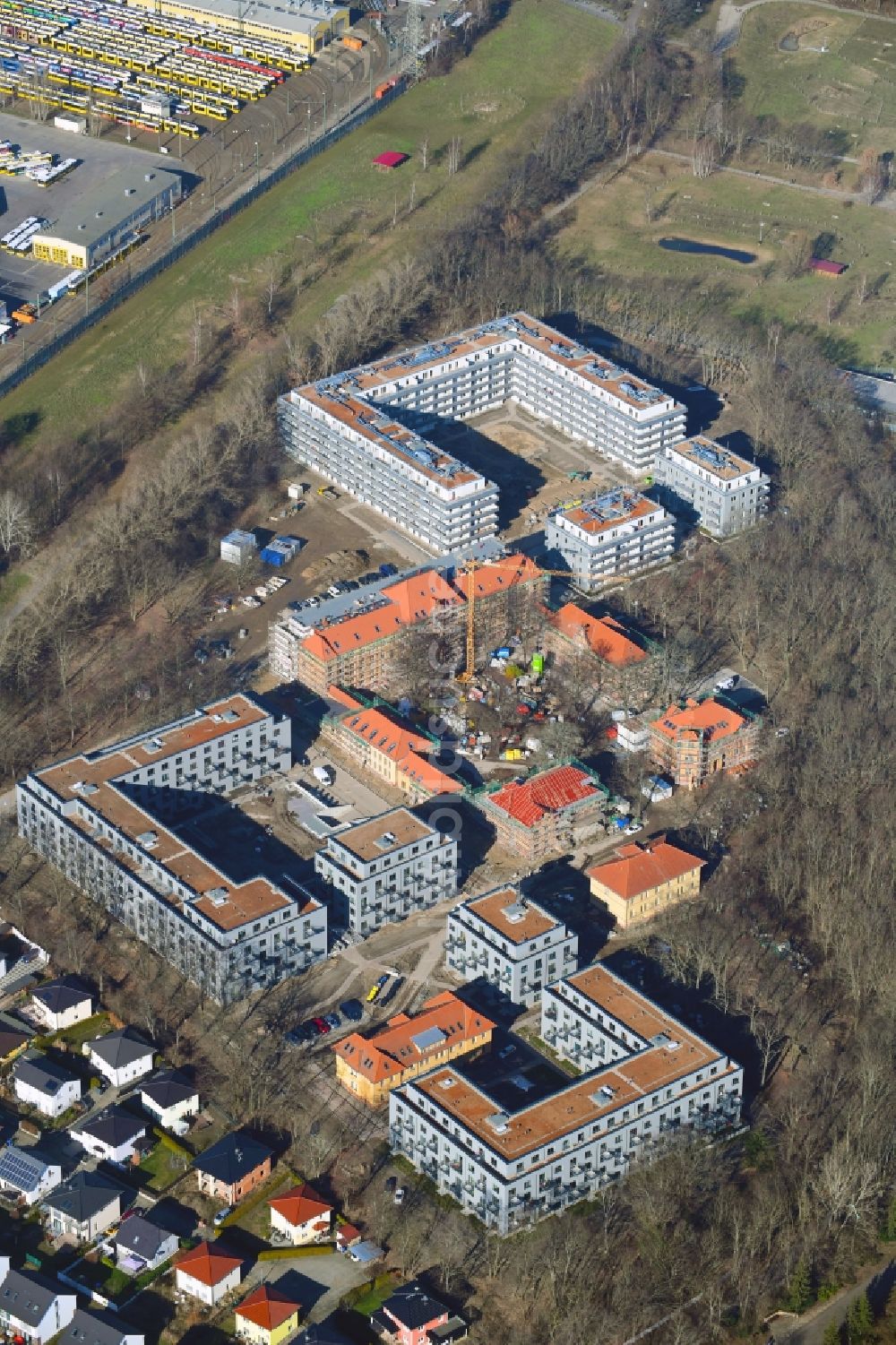 Luftaufnahme Berlin - Baustelle zum Neubau einer Mehrfamilienhaus-Wohnanlage an der Gotlindestraße im Ortsteil Lichtenberg in Berlin, Deutschland