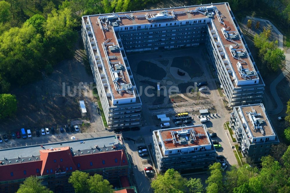 Berlin aus der Vogelperspektive: Baustelle zum Neubau einer Mehrfamilienhaus-Wohnanlage an der Gotlindestraße im Ortsteil Lichtenberg in Berlin, Deutschland