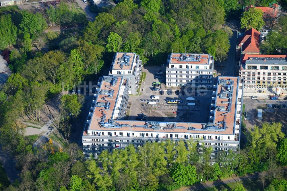 Berlin aus der Vogelperspektive: Baustelle zum Neubau einer Mehrfamilienhaus-Wohnanlage an der Gotlindestraße im Ortsteil Lichtenberg in Berlin, Deutschland