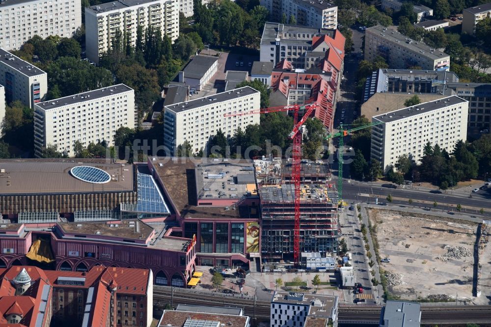 Berlin aus der Vogelperspektive: Baustelle zum Neubau einer Mehrfamilienhaus-Wohnanlage Grandaire an der Voltairestraße Ecke Alexanderstraße - Dircksenstraße im Ortsteil Mitte in Berlin, Deutschland