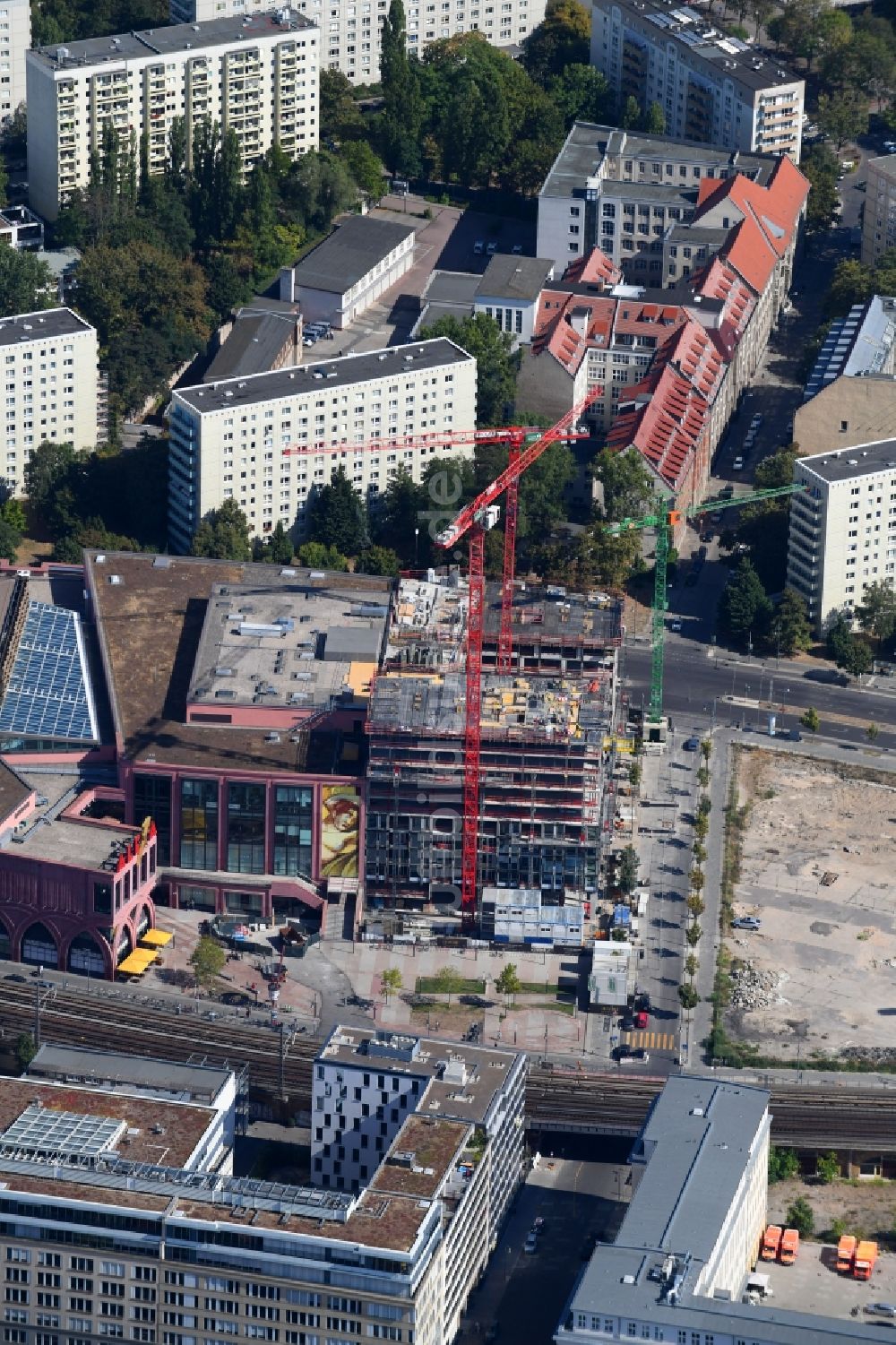 Luftbild Berlin - Baustelle zum Neubau einer Mehrfamilienhaus-Wohnanlage Grandaire an der Voltairestraße Ecke Alexanderstraße - Dircksenstraße im Ortsteil Mitte in Berlin, Deutschland