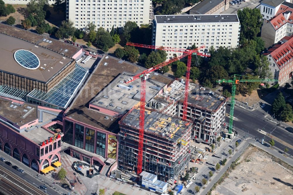 Berlin aus der Vogelperspektive: Baustelle zum Neubau einer Mehrfamilienhaus-Wohnanlage Grandaire an der Voltairestraße Ecke Alexanderstraße - Dircksenstraße im Ortsteil Mitte in Berlin, Deutschland