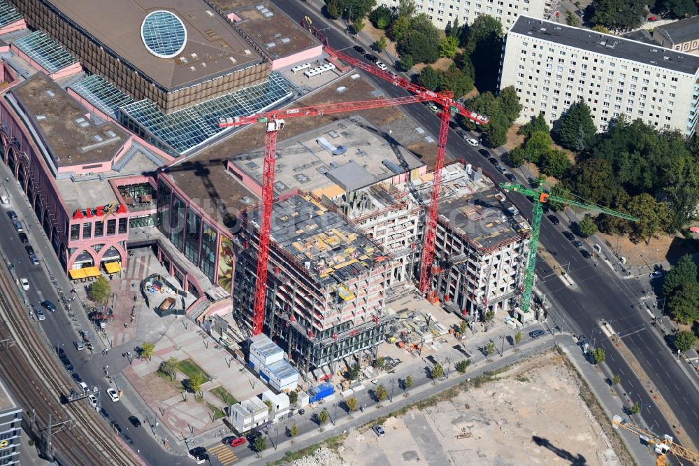 Luftbild Berlin - Baustelle zum Neubau einer Mehrfamilienhaus-Wohnanlage Grandaire an der Voltairestraße Ecke Alexanderstraße - Dircksenstraße im Ortsteil Mitte in Berlin, Deutschland