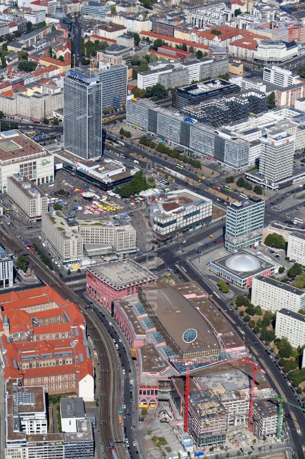 Berlin aus der Vogelperspektive: Baustelle zum Neubau einer Mehrfamilienhaus-Wohnanlage Grandaire an der Voltairestraße Ecke Alexanderstraße - Dircksenstraße im Ortsteil Mitte in Berlin, Deutschland