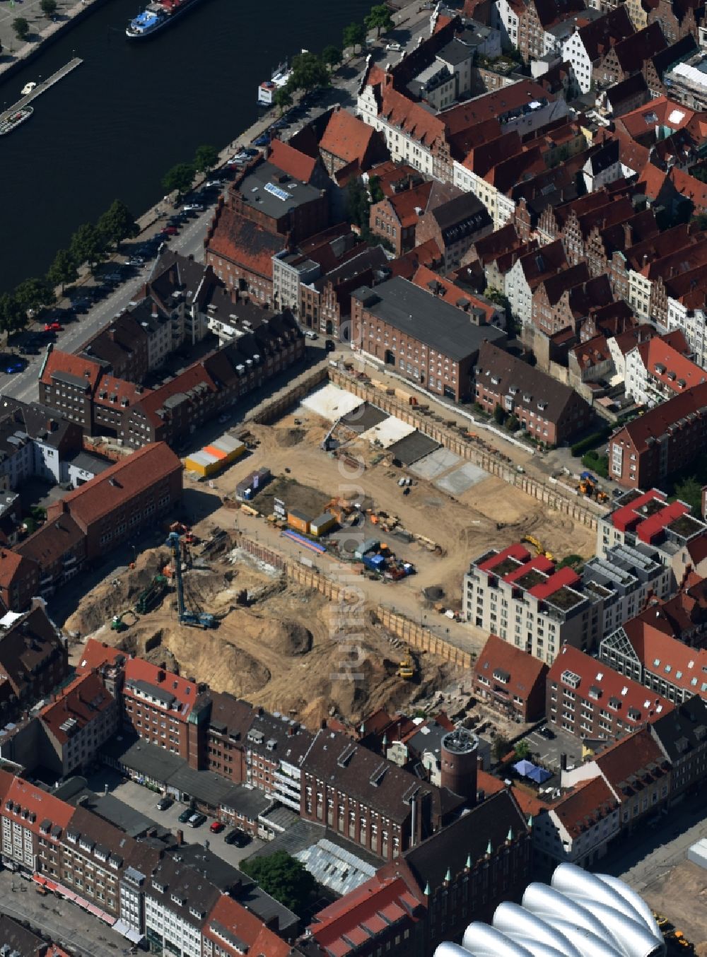 Luftbild Lübeck - Baustelle zum Neubau einer Mehrfamilienhaus-Wohnanlage am Gründungsviertel der Grundstücksgesellschaft TRAVE mbH in Lübeck im Bundesland Schleswig-Holstein