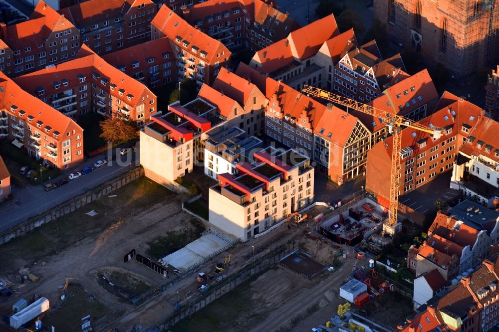 Luftbild Lübeck - Baustelle zum Neubau einer Mehrfamilienhaus-Wohnanlage am Gründungsviertel der Grundstücksgesellschaft TRAVE mbH in Lübeck im Bundesland Schleswig-Holstein