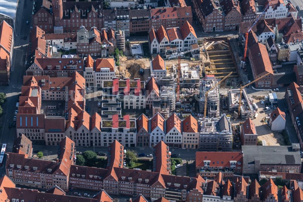 Luftaufnahme Lübeck - Baustelle zum Neubau einer Mehrfamilienhaus-Wohnanlage am Gründungsviertel in Lübeck im Bundesland Schleswig-Holstein