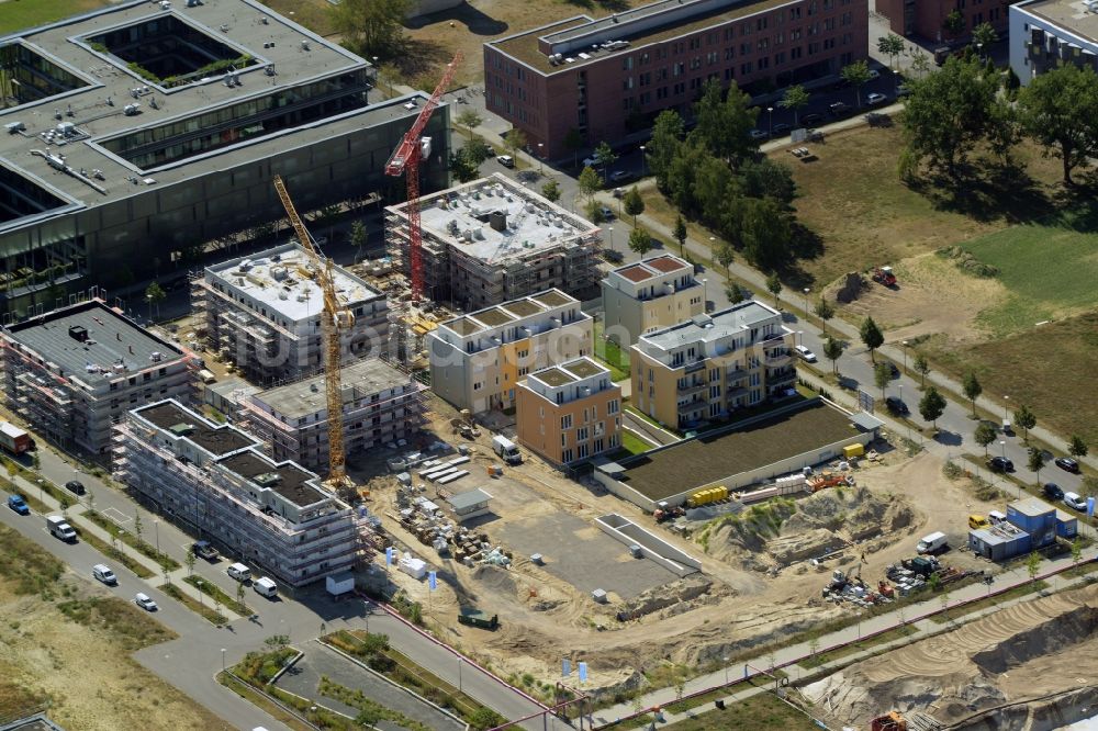 Luftaufnahme Berlin - Baustelle zum Neubau einer Mehrfamilienhaus-Wohnanlage am Groß-Berliner Damm in Berlin