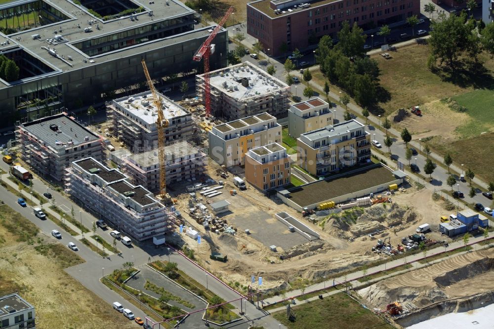 Berlin aus der Vogelperspektive: Baustelle zum Neubau einer Mehrfamilienhaus-Wohnanlage am Groß-Berliner Damm in Berlin