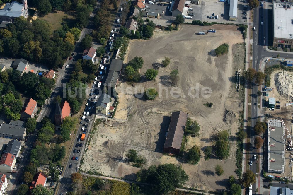 Berlin von oben - Baustelle zum Neubau einer Mehrfamilienhaus-Wohnanlage der Gut Alt-Biesdorf in Berlin, Deutschland