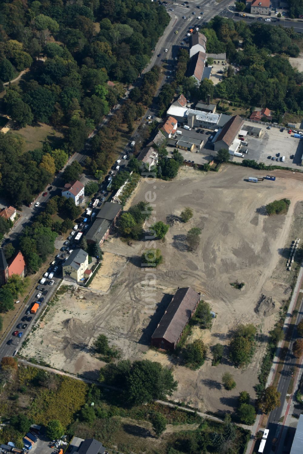 Berlin aus der Vogelperspektive: Baustelle zum Neubau einer Mehrfamilienhaus-Wohnanlage der Gut Alt-Biesdorf in Berlin, Deutschland