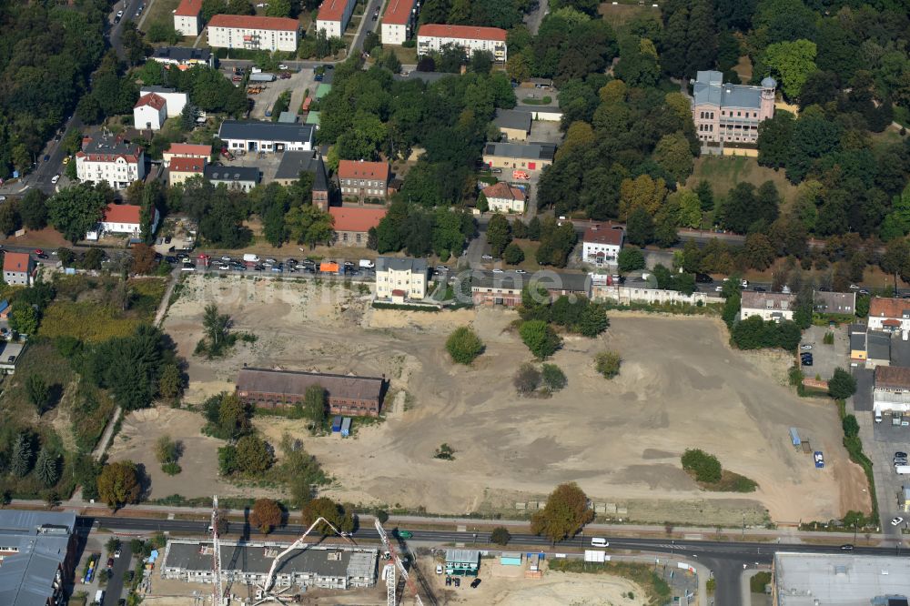 Berlin von oben - Baustelle zum Neubau einer Mehrfamilienhaus-Wohnanlage der Gut Alt-Biesdorf in Berlin, Deutschland