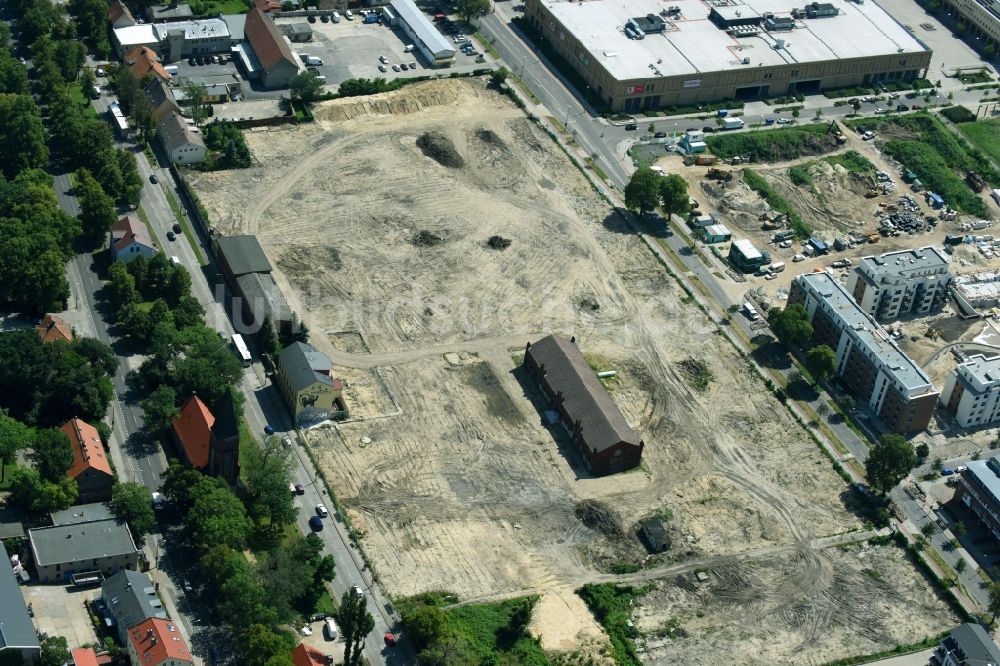 Berlin von oben - Baustelle zum Neubau einer Mehrfamilienhaus-Wohnanlage der Gut Alt-Biesdorf in Berlin, Deutschland