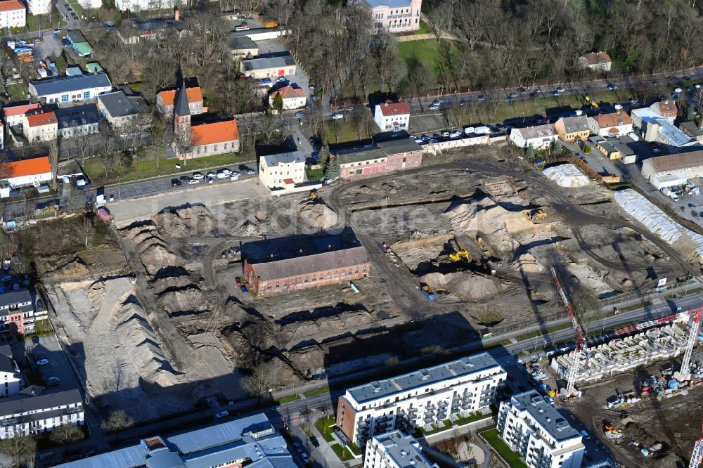 Berlin von oben - Baustelle zum Neubau einer Mehrfamilienhaus-Wohnanlage der Gut Alt-Biesdorf in Berlin, Deutschland