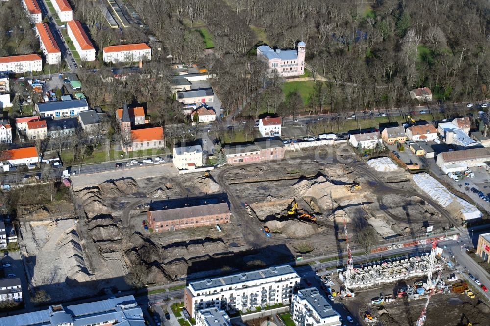 Berlin aus der Vogelperspektive: Baustelle zum Neubau einer Mehrfamilienhaus-Wohnanlage der Gut Alt-Biesdorf in Berlin, Deutschland