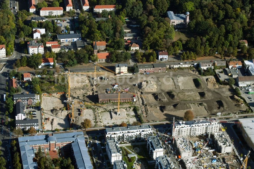 Luftaufnahme Berlin - Baustelle zum Neubau einer Mehrfamilienhaus-Wohnanlage der Gut Alt-Biesdorf in Berlin, Deutschland