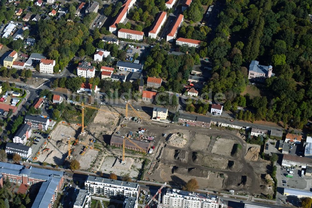 Berlin aus der Vogelperspektive: Baustelle zum Neubau einer Mehrfamilienhaus-Wohnanlage der Gut Alt-Biesdorf in Berlin, Deutschland